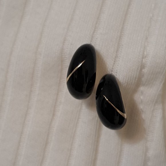 Vintage Black and Gold Tone Earrings Never Worn Like New - Picture 1 of 4